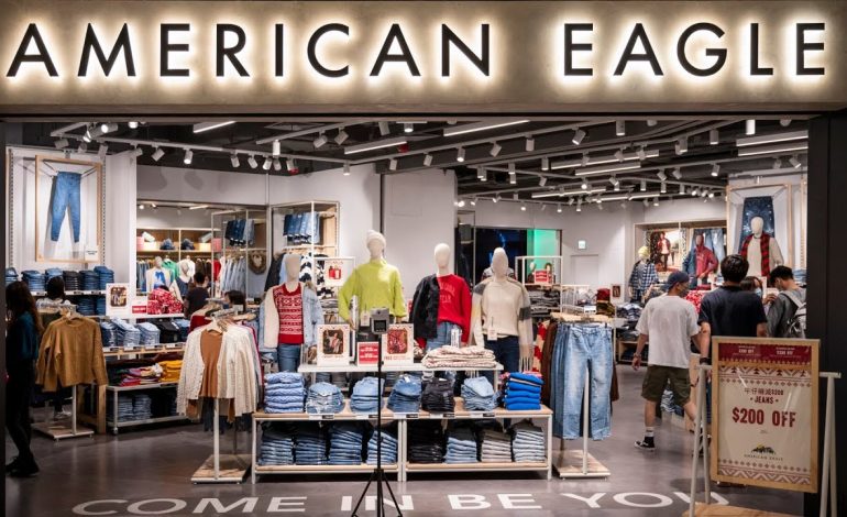 American Eagle Shares Plummet 13% Following Weak Holiday Sales Forecast